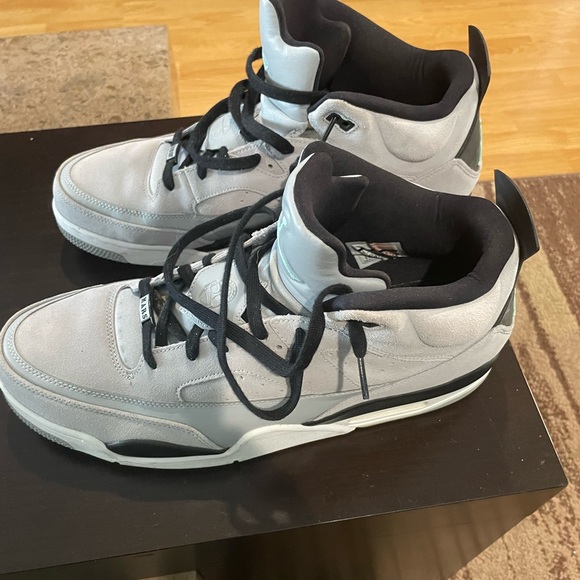 Jordan size 15 like new Mars edition - Picture 3 of 3